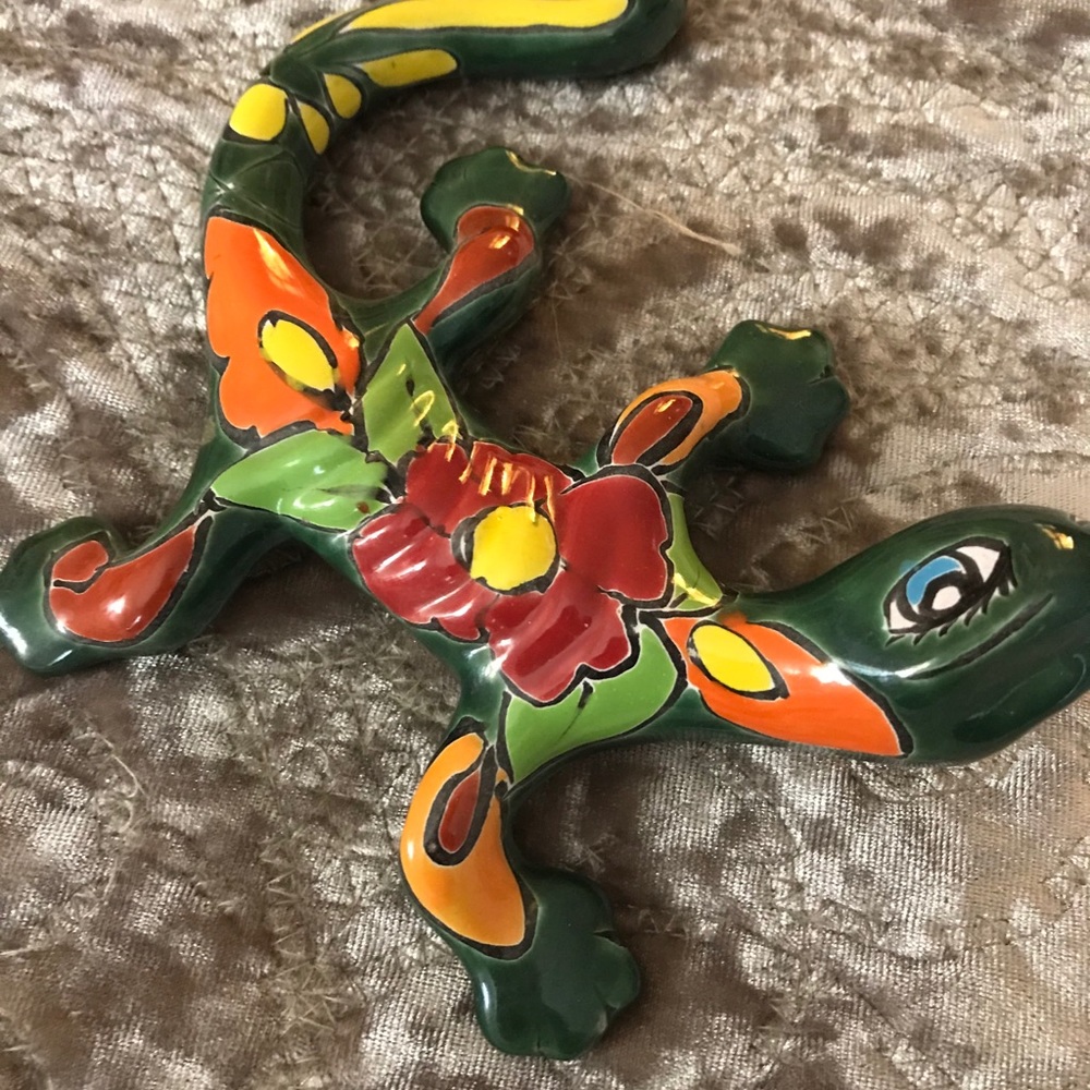 Ceramic lizard
